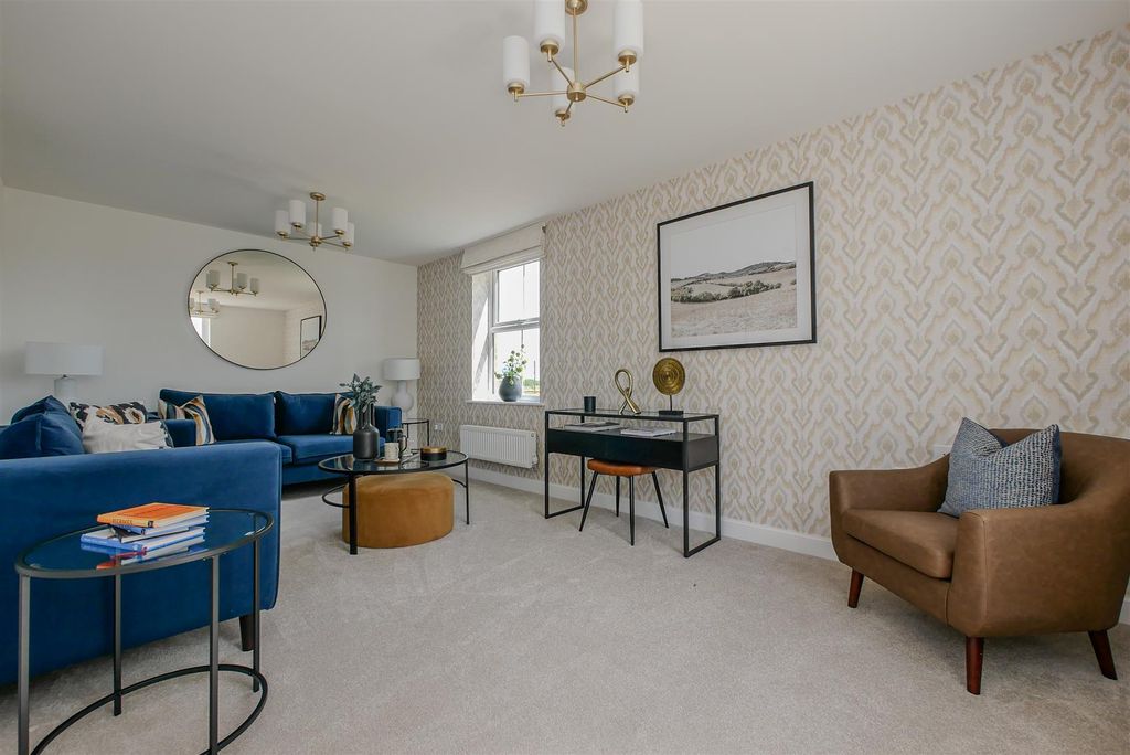 Property photo 3 of 16 Lounge