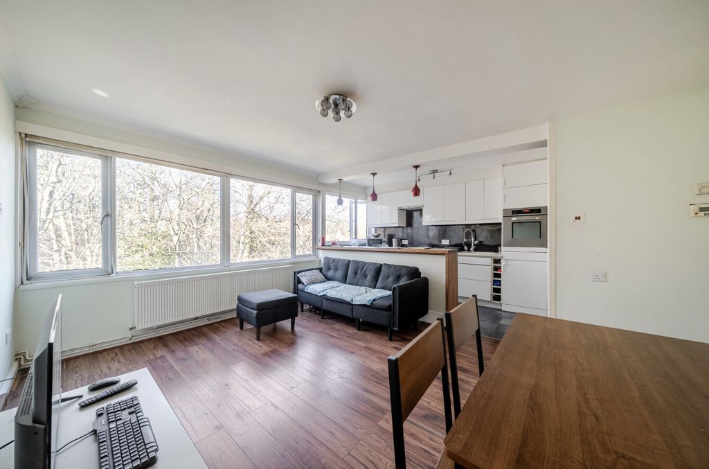 Property photo 3 of 16 1386948-8-69453B7...