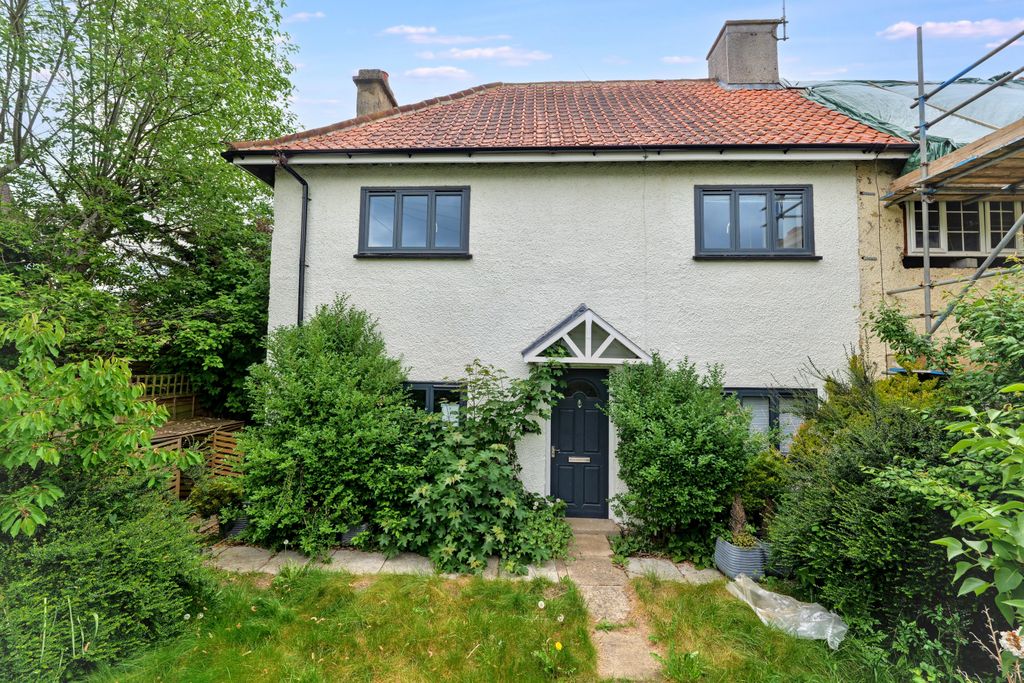 Property photo 1 of 18 96 Vicarage Road, Henley-On-Thames Rg9 1Jt