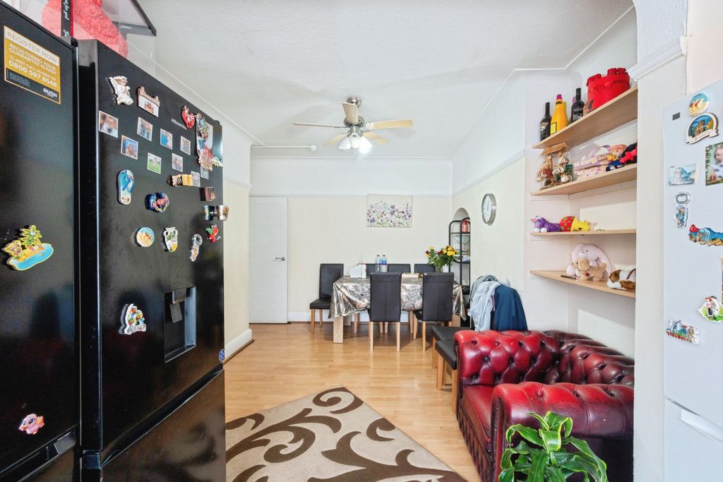 Property photo 2 of 20