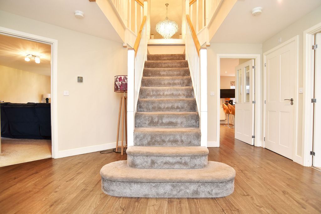 Property photo 2 of 27