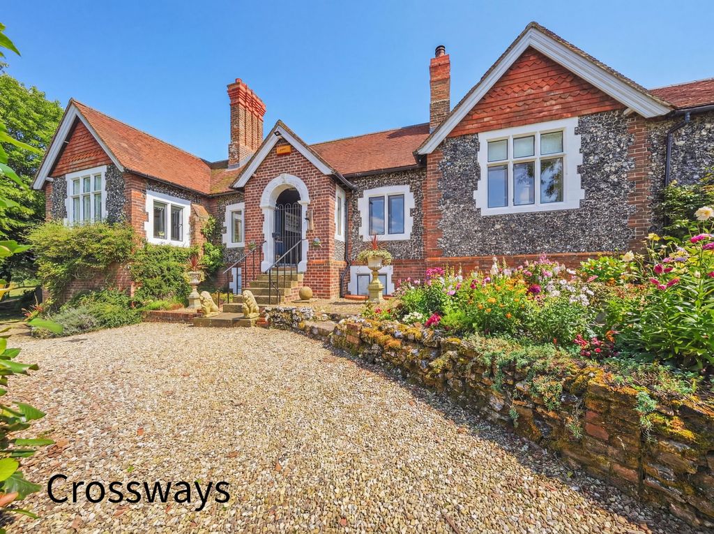 Property photo 2 of 28