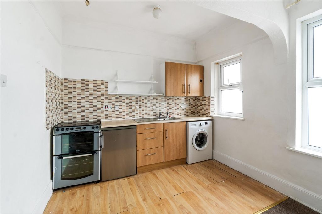 Property photo 2 of 5 Kitchen