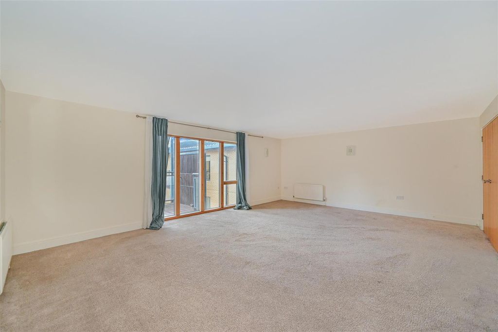 Property photo 3 of 18 Photo 2
