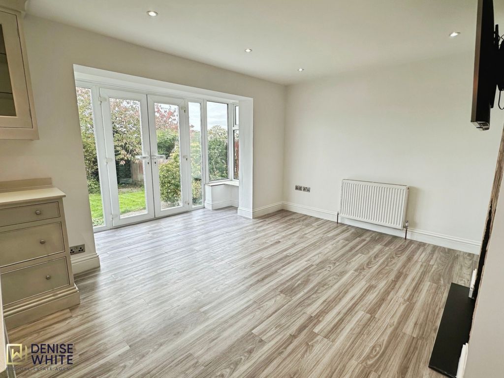 Property photo 3 of 44 Dining Area