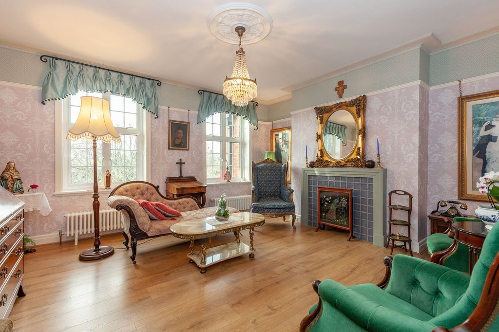 Property photo 3 of 22 Reception