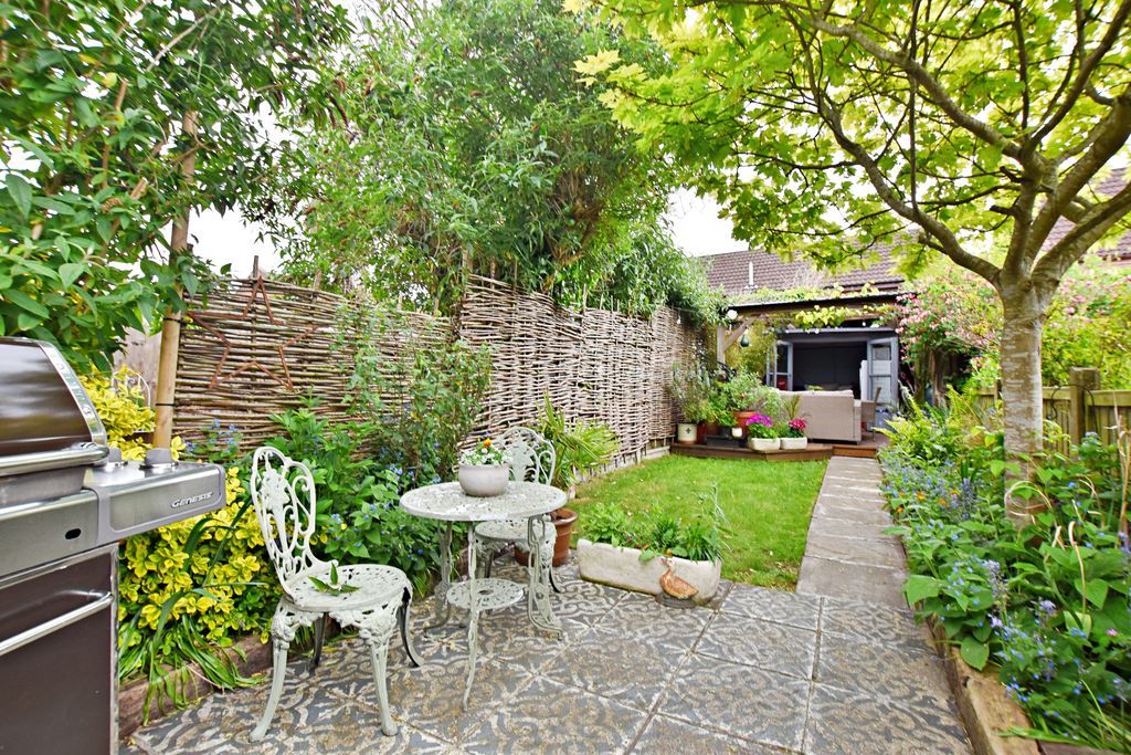 Property photo 2 of 25 Photo 32