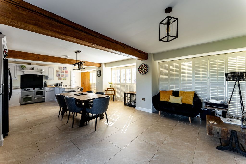 Property photo 3 of 28