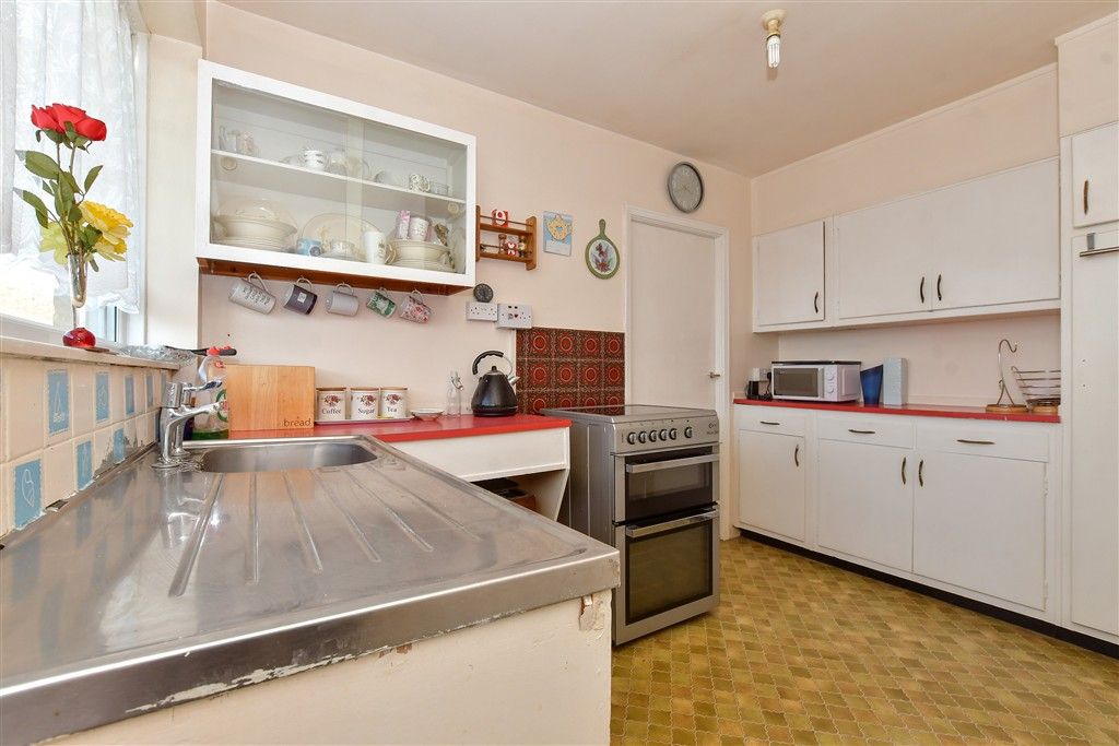 Property photo 3 of 17 Kitchen