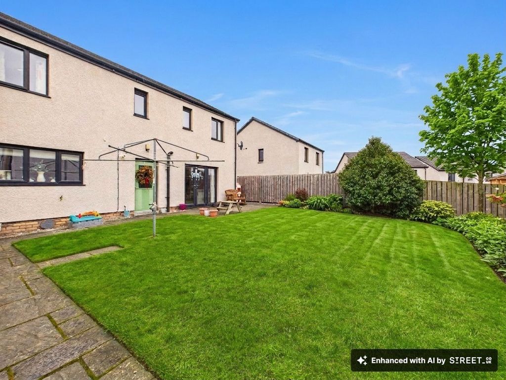 Property photo 2 of 27