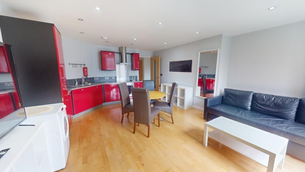 Property photo 1 of 6 Bright And Contemporary Open-Plan Living Area Feat...