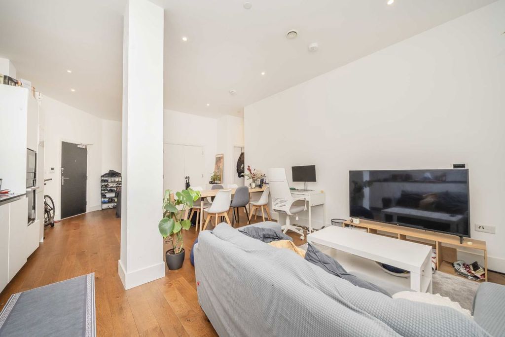 Property photo 3 of 7