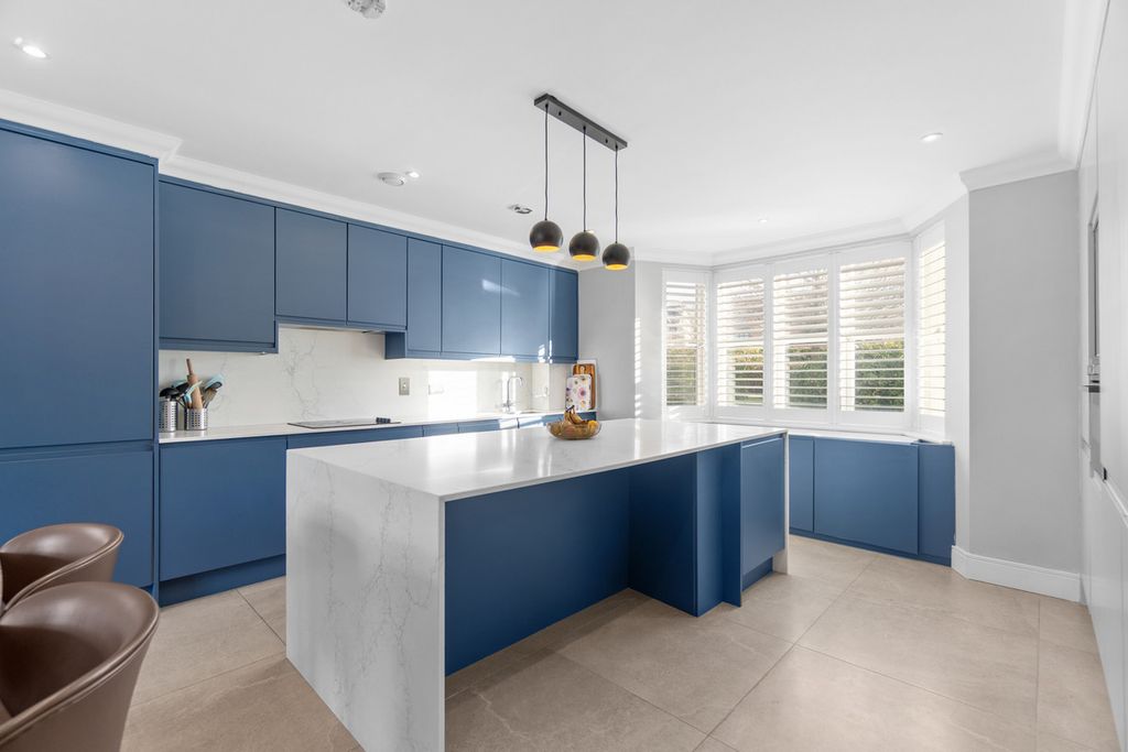 Property photo 2 of 35