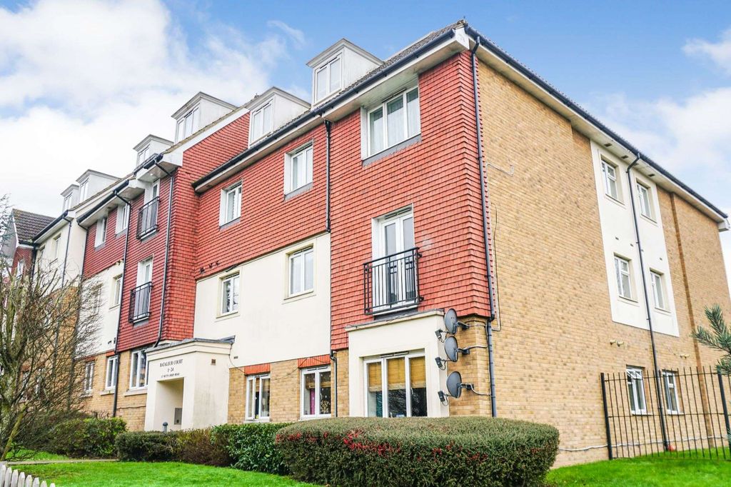 Property photo 2 of 2 Flat 4 Bataleur Court, Butts Green Road, Hornchurch, Rm11 2Lt
