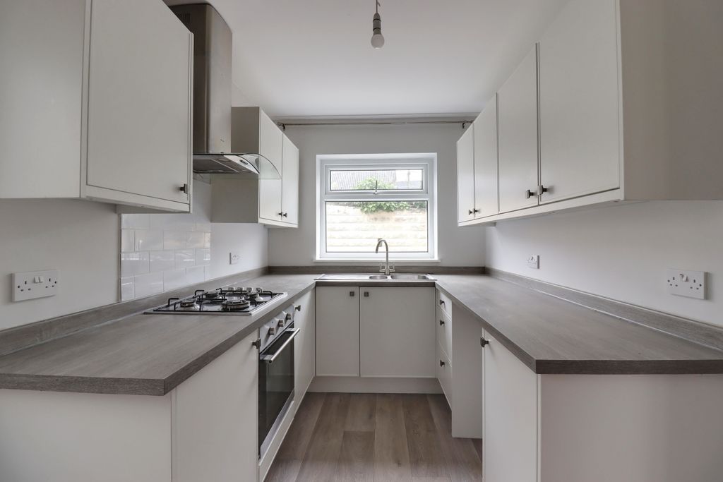 Property photo 3 of 13 Kitchen 2