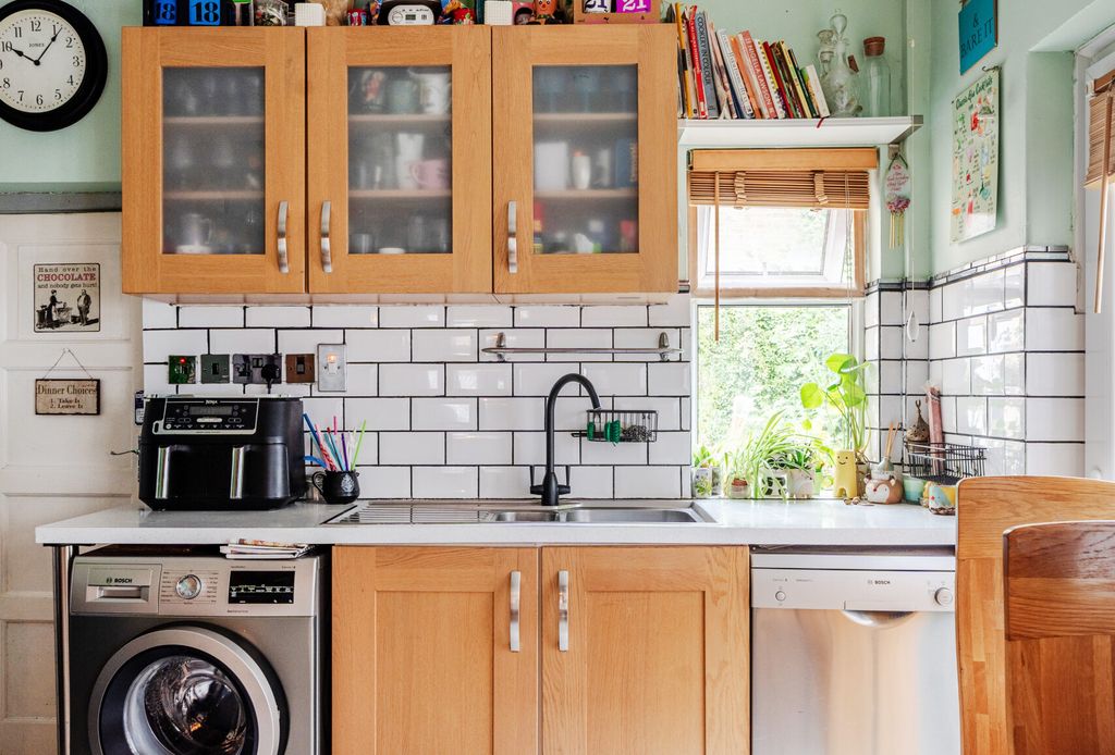 Property photo 2 of 18 1513883-16-1A0617...