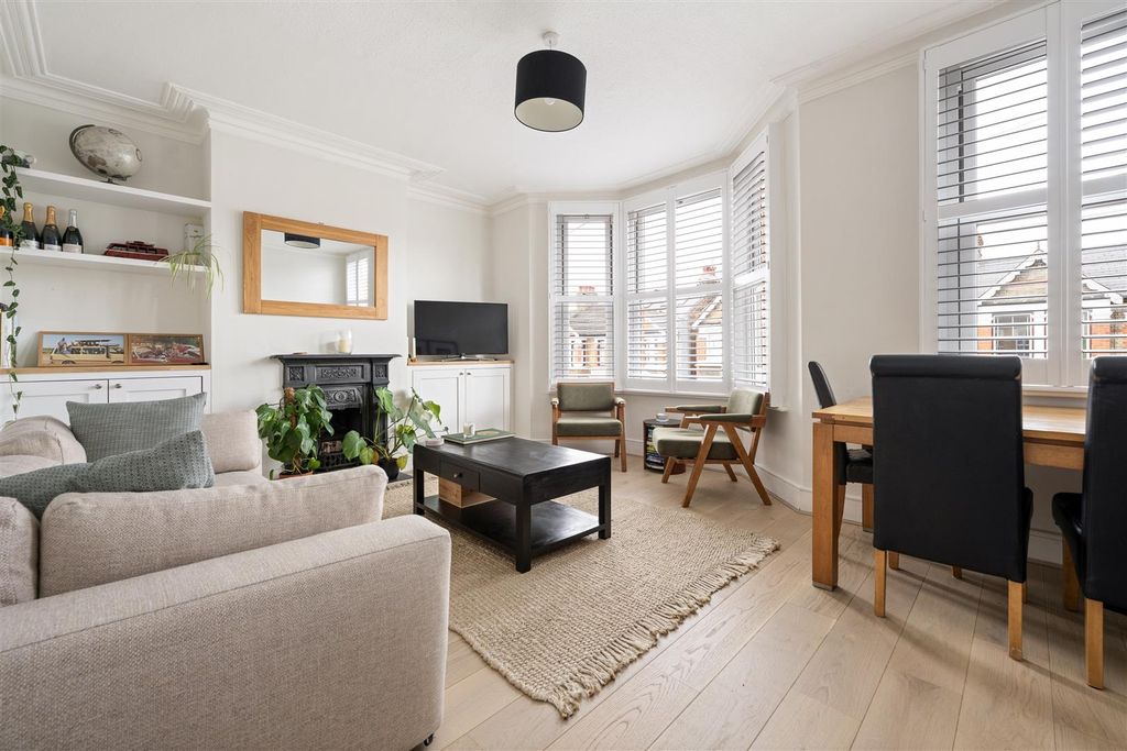 Property photo 3 of 18 Beacontree Road, E11