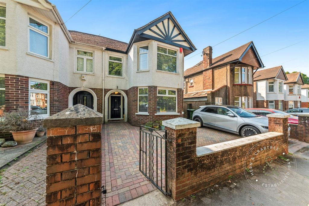 Property photo 1 of 34 Vaughan-Avenue-35.Jpg