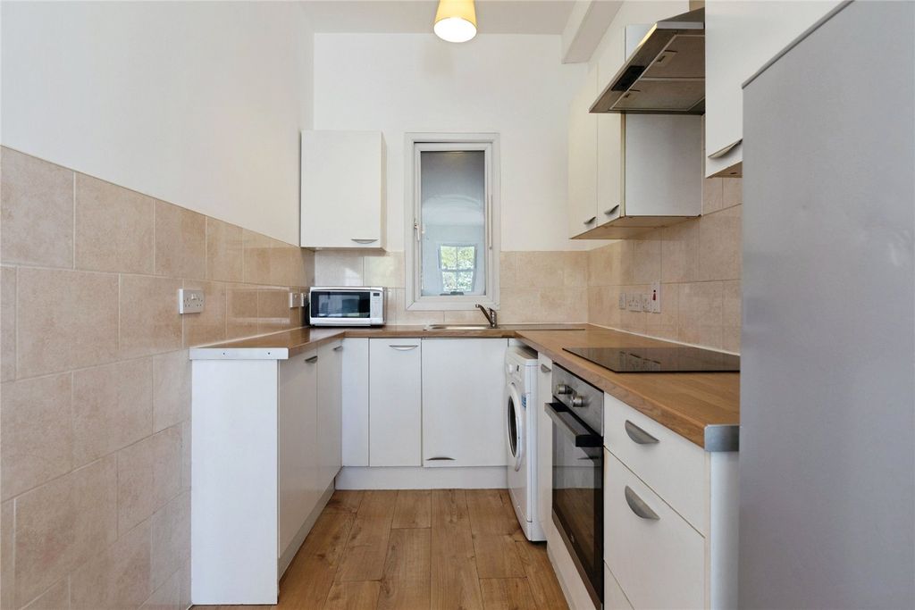 Property photo 2 of 15 Picture No. 11