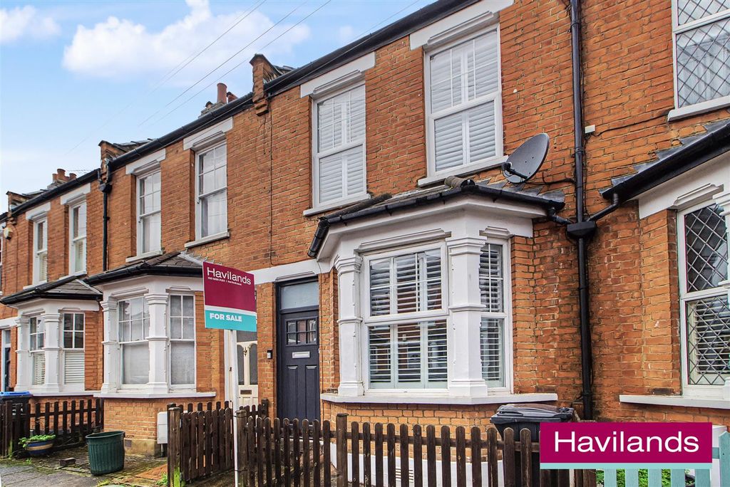 Property photo 1 of 16 Cedars Road N21 3Hb-10.Jpg