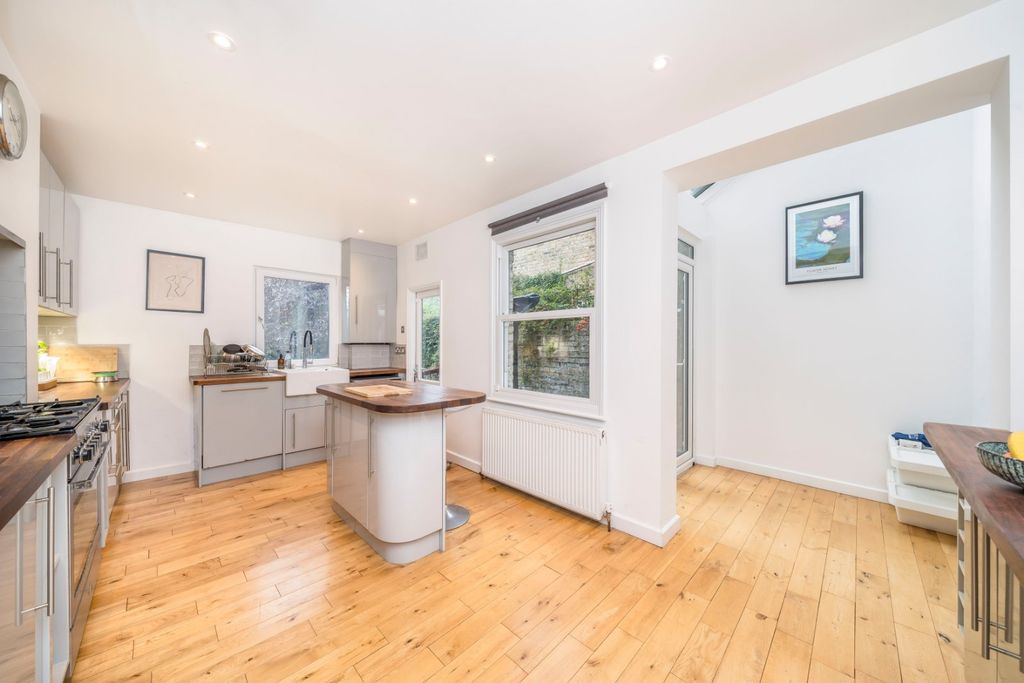 Property photo 3 of 10 Picture No. 34