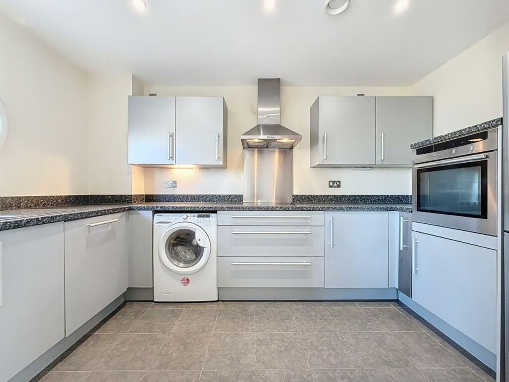 Property photo 3 of 25 Kitchen