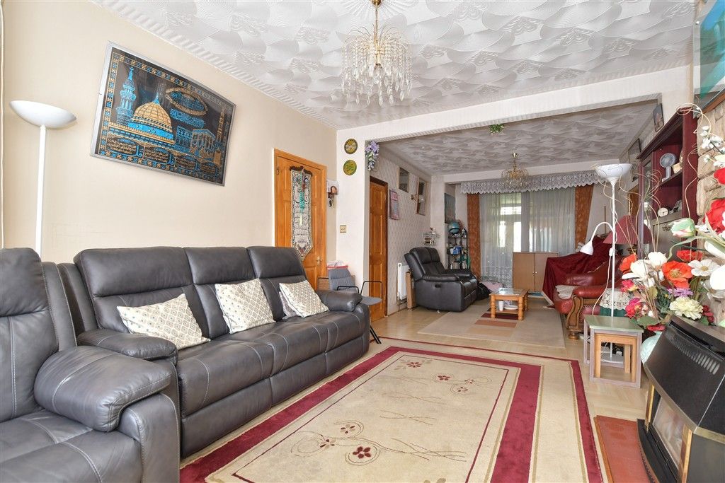 Property photo 2 of 20 Lounge