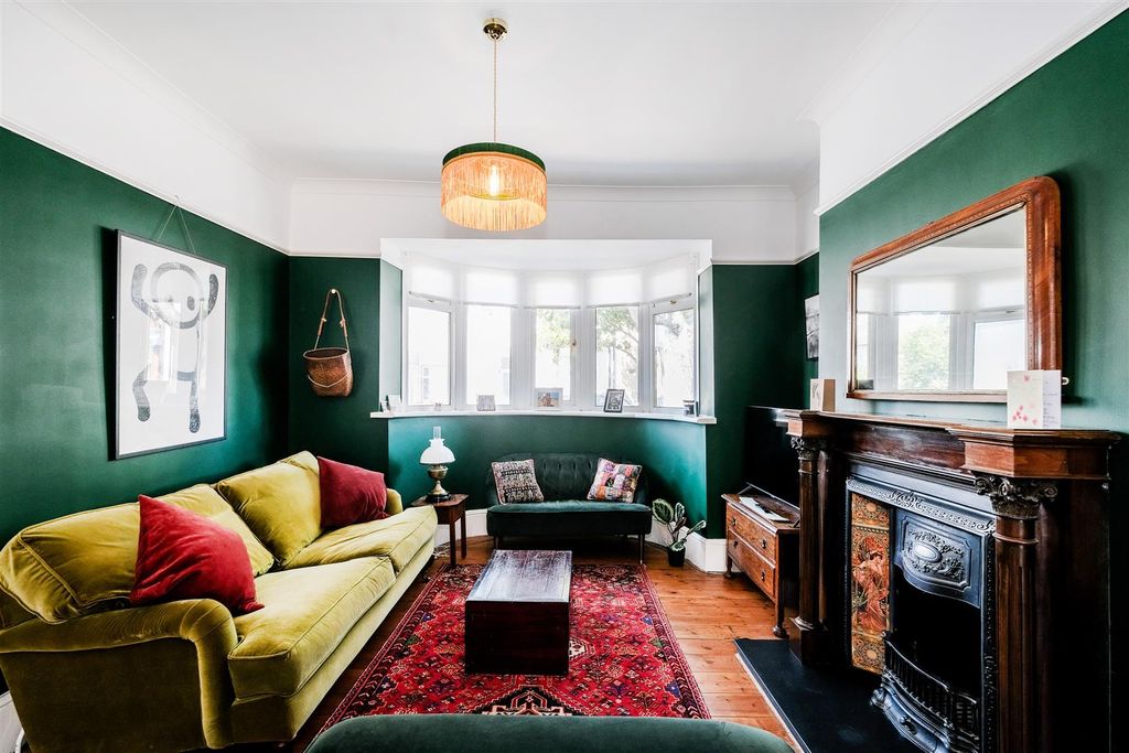 Property photo 2 of 30 20 Reginald Road-27.Jpg