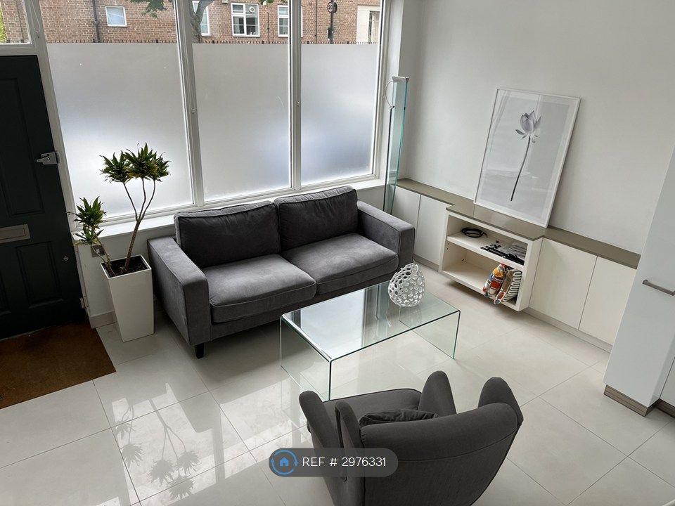 Property photo 1 of 5 Living Room