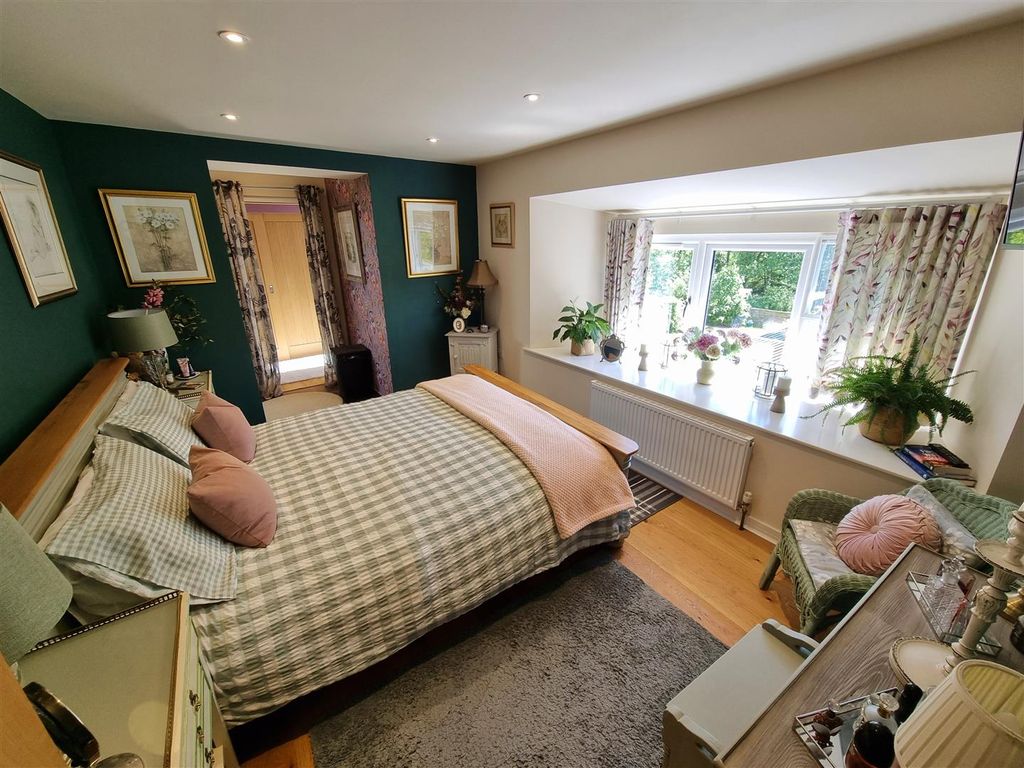Property photo 3 of 29 Bed 1.Jpg