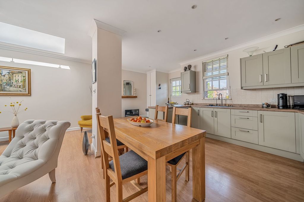 Property photo 1 of 9 Dining Area