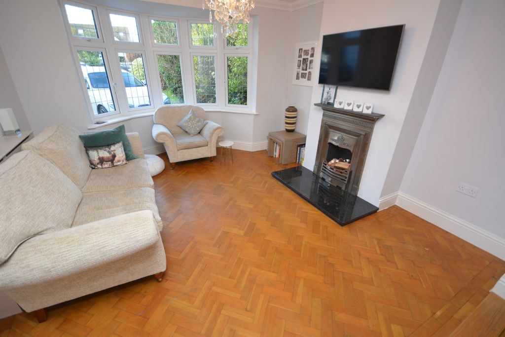 Property photo 2 of 16 Lounge