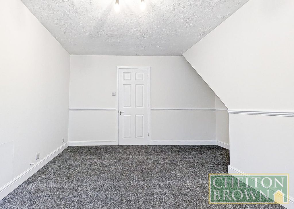 Property photo 3 of 17 Living Room