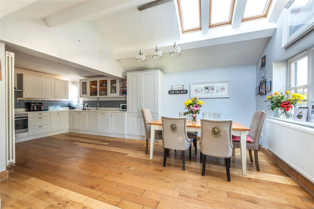 Property photo 3 of 23 Picture No. 11