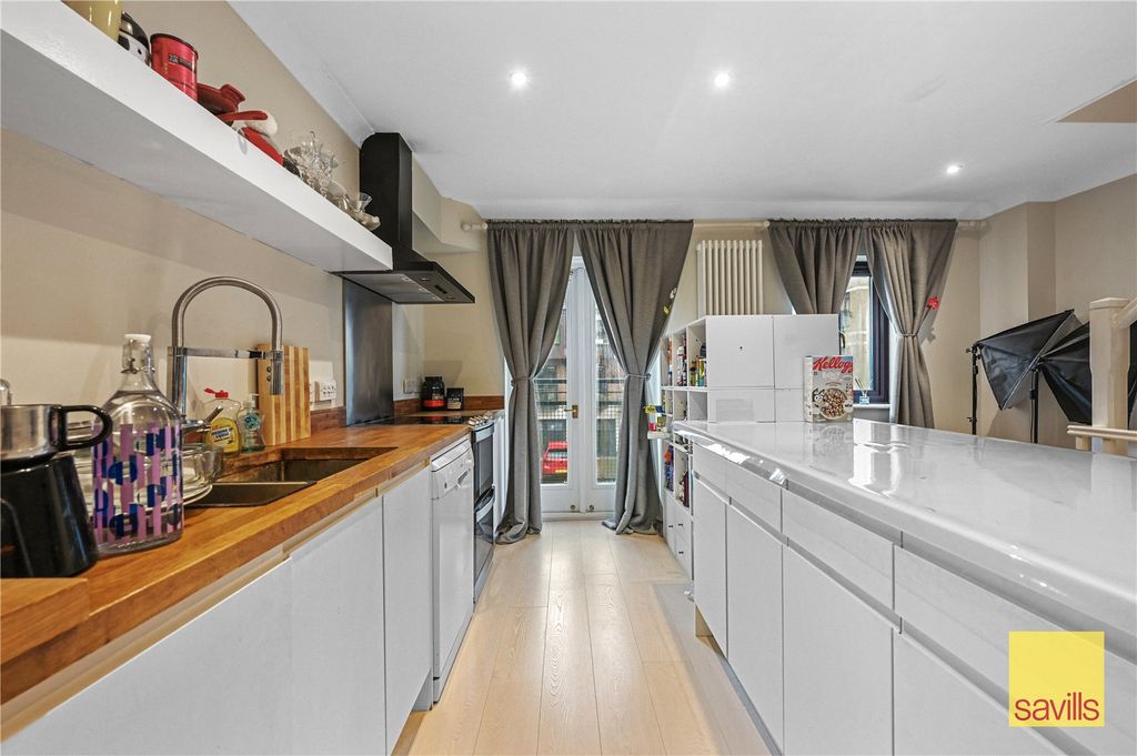 Property photo 3 of 23 Kitchen