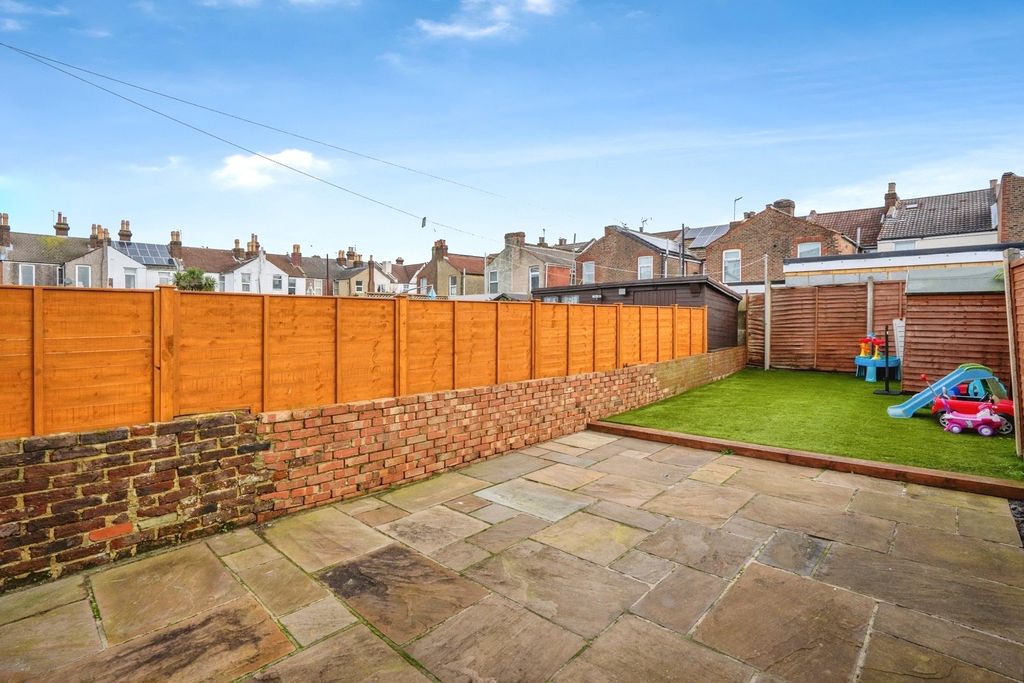 Property photo 2 of 11 Picture No. 14