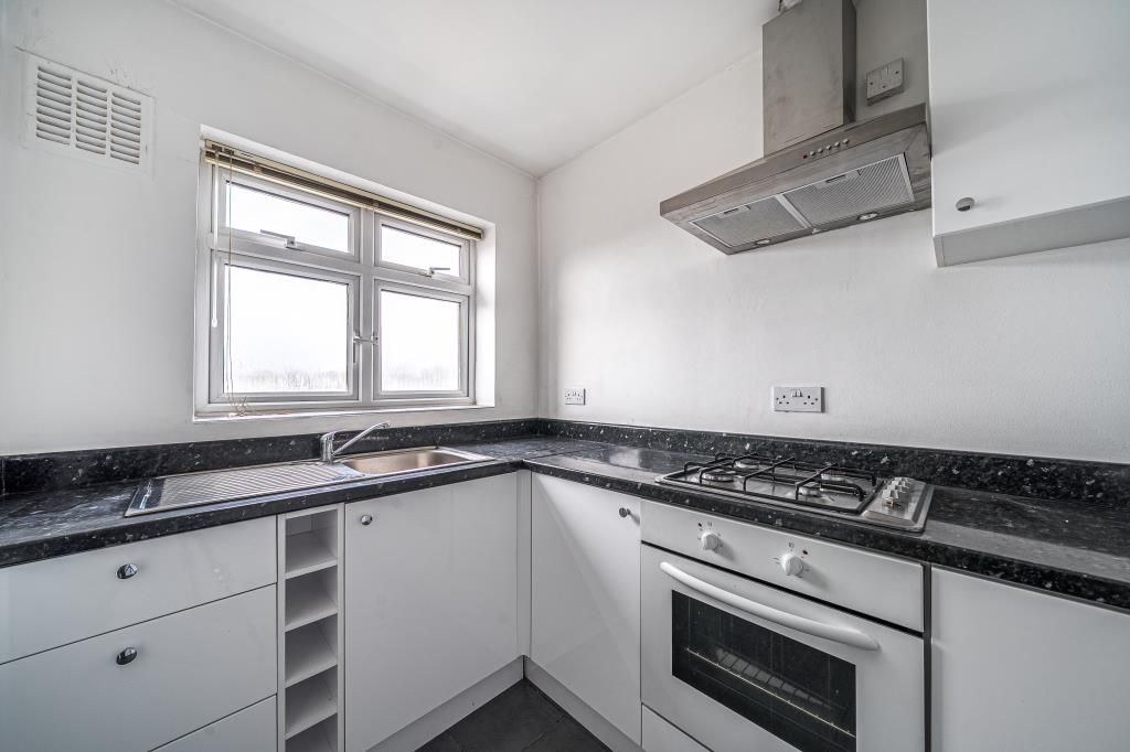 Property photo 3 of 11 Kitchen