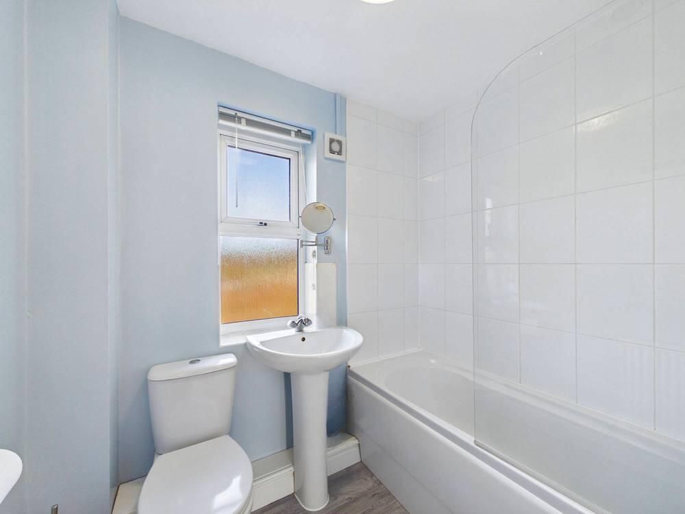 Property photo 2 of 9 Bathroom