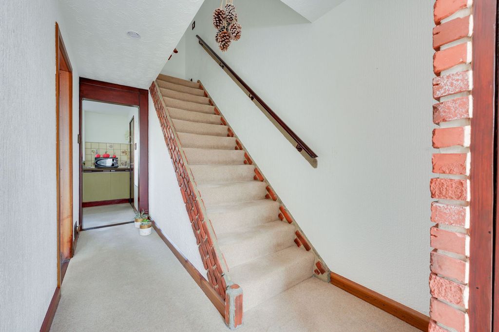 Property photo 3 of 27
