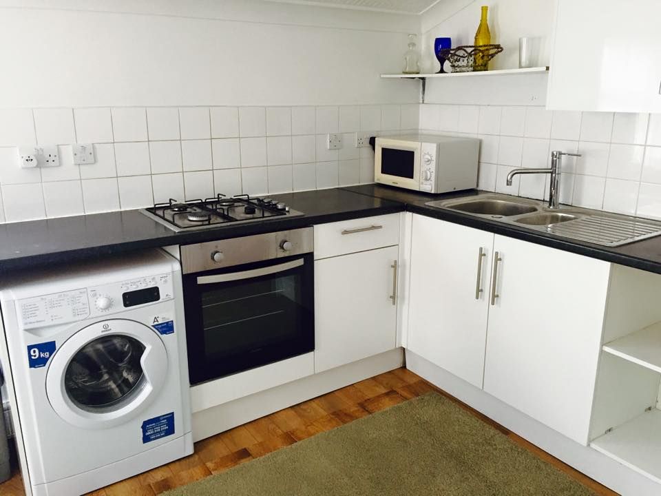 Property photo 1 of 20 Four Bedroom First Floor Flat On Ilford Lane-3000 Pcm