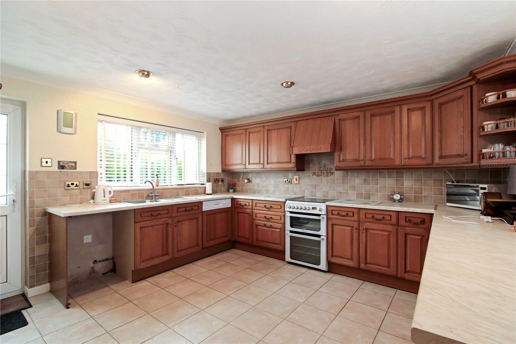 Property photo 2 of 18 Picture No. 12