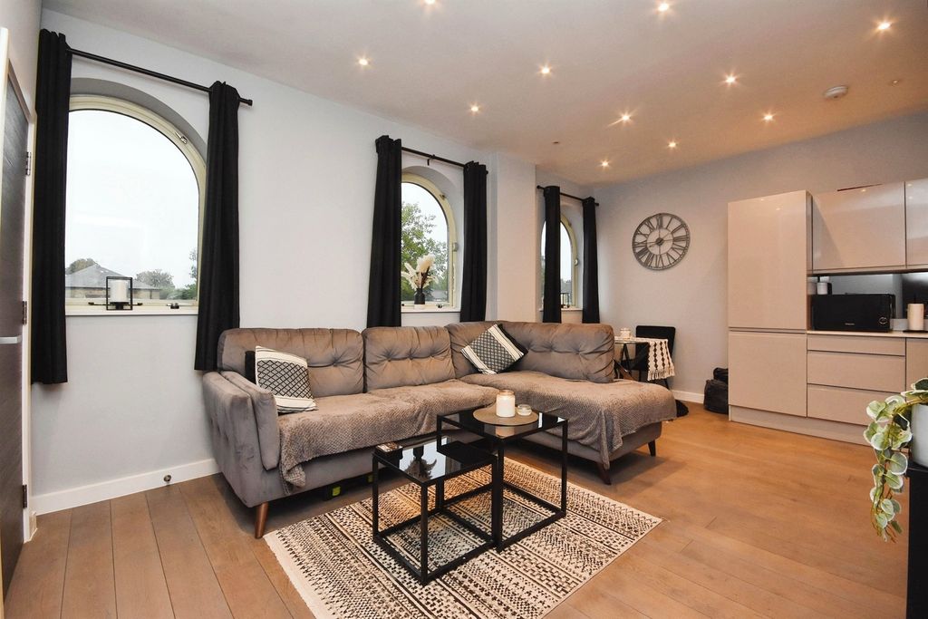 Property photo 3 of 11