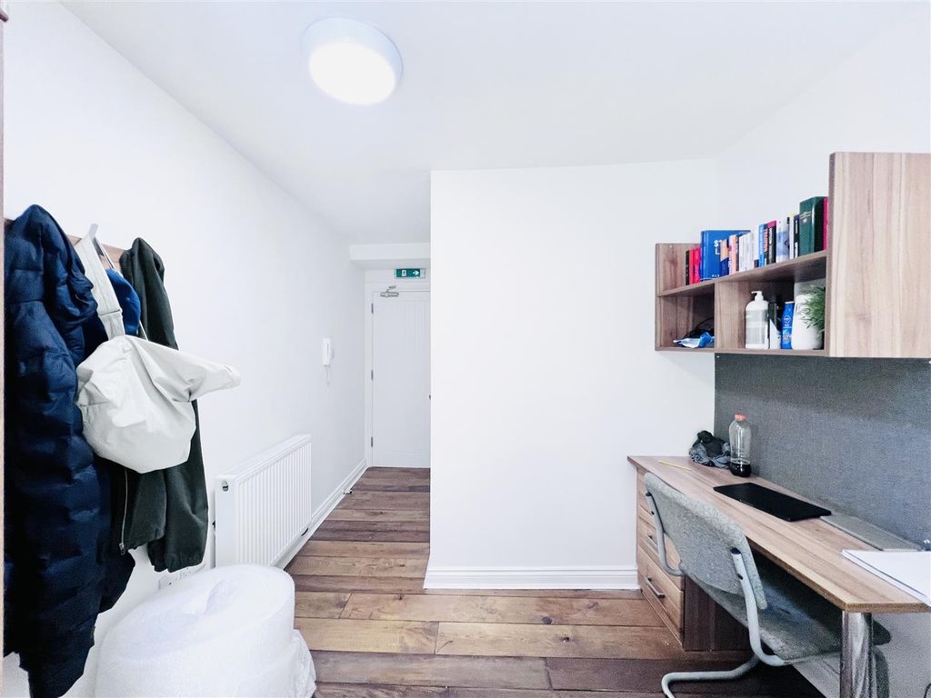 Property photo 3 of 7 Bedroom