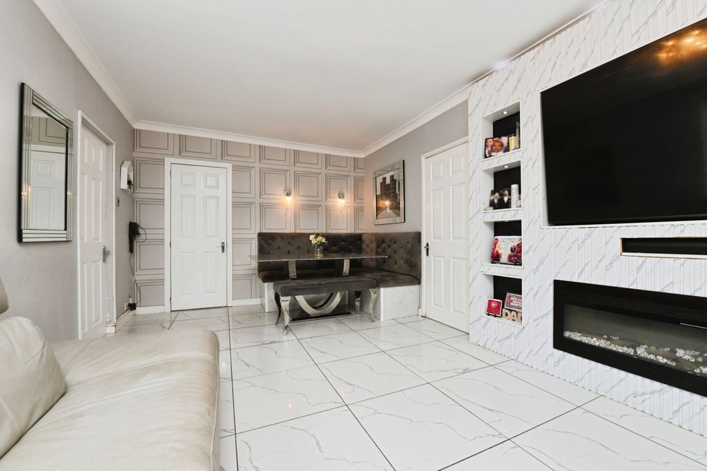Property photo 3 of 41