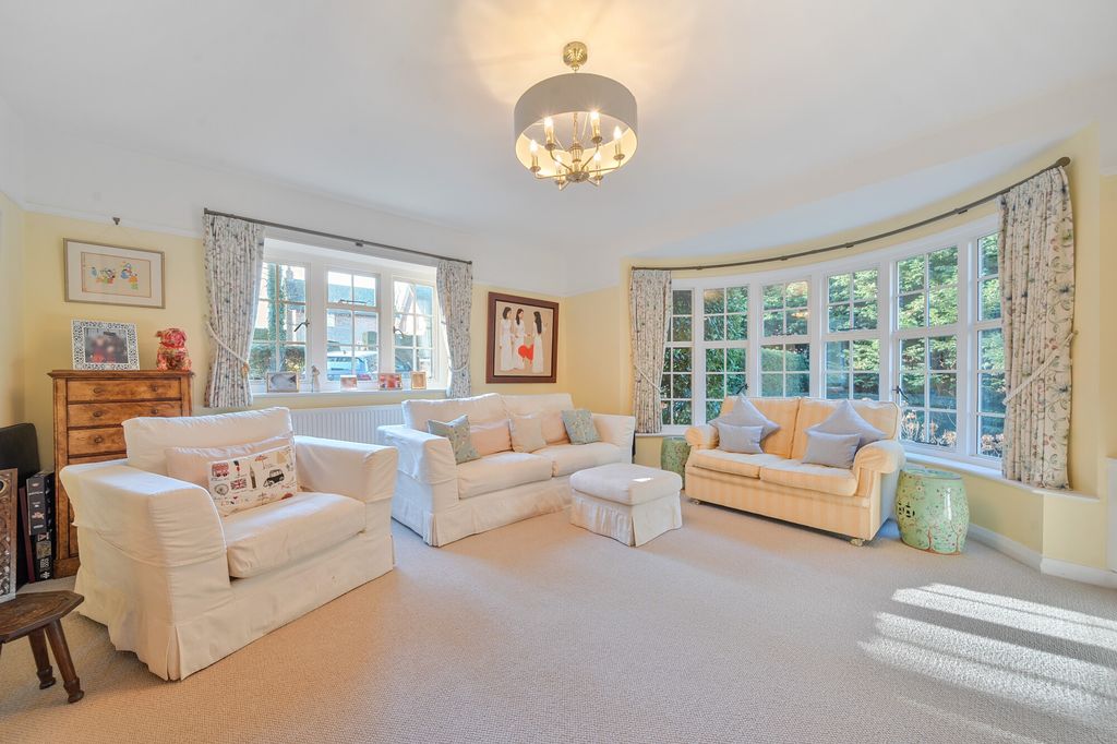 Property photo 3 of 27