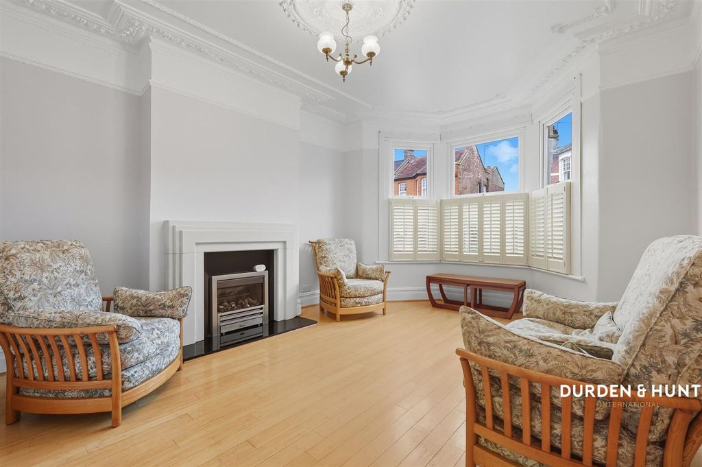 Property photo 2 of 25 Dover Road