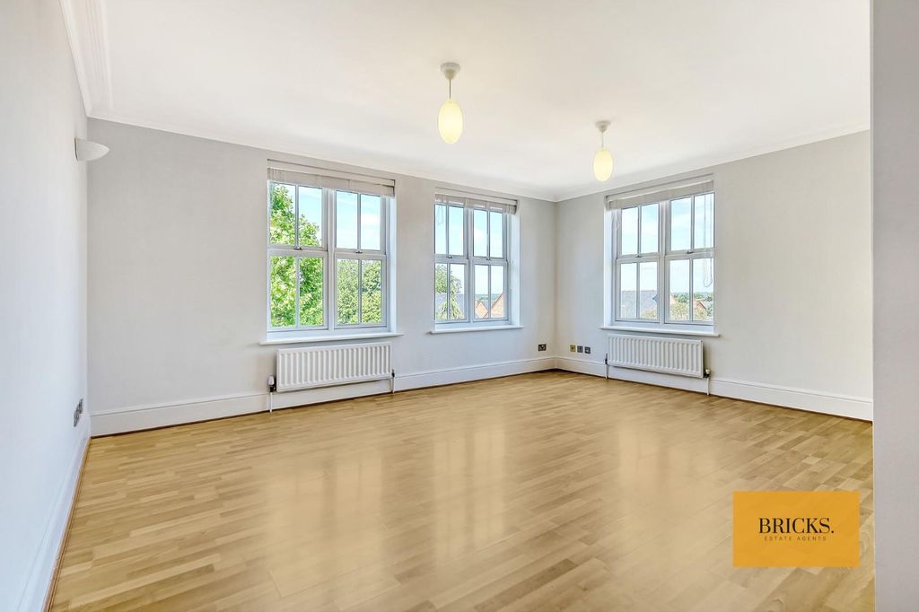 Property photo 3 of 18