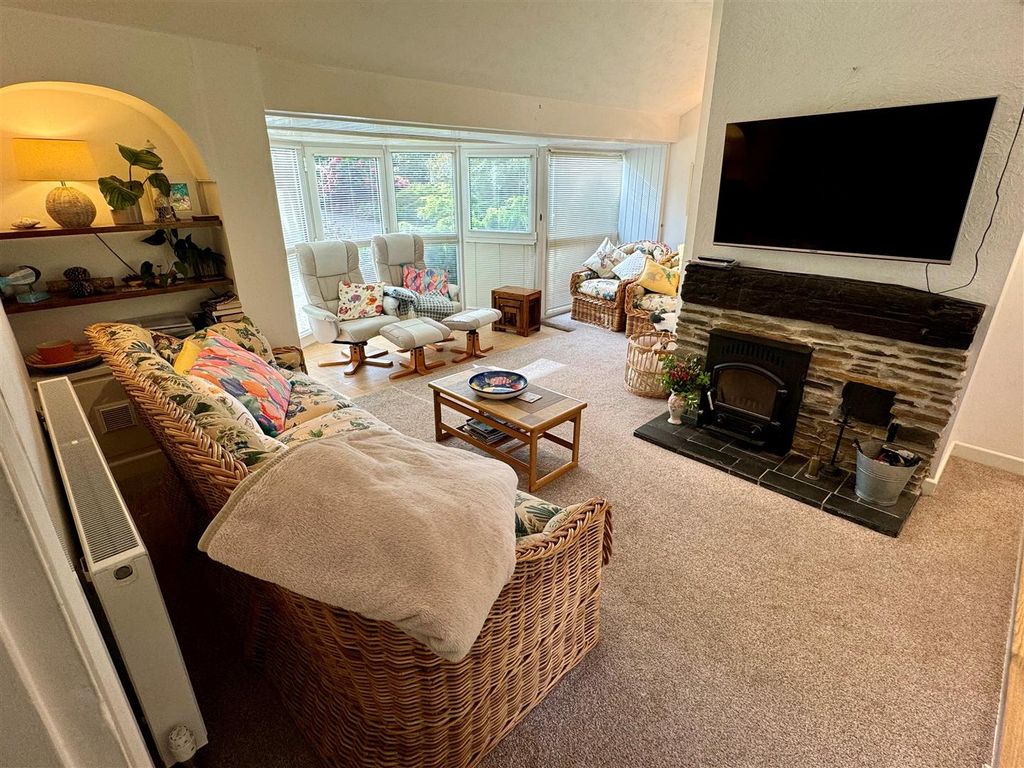 Property photo 2 of 14 Barnhill Lounge