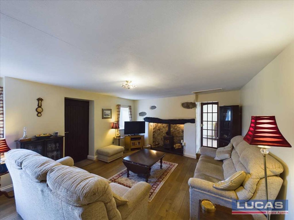 Property photo 3 of 33 Ty Coed