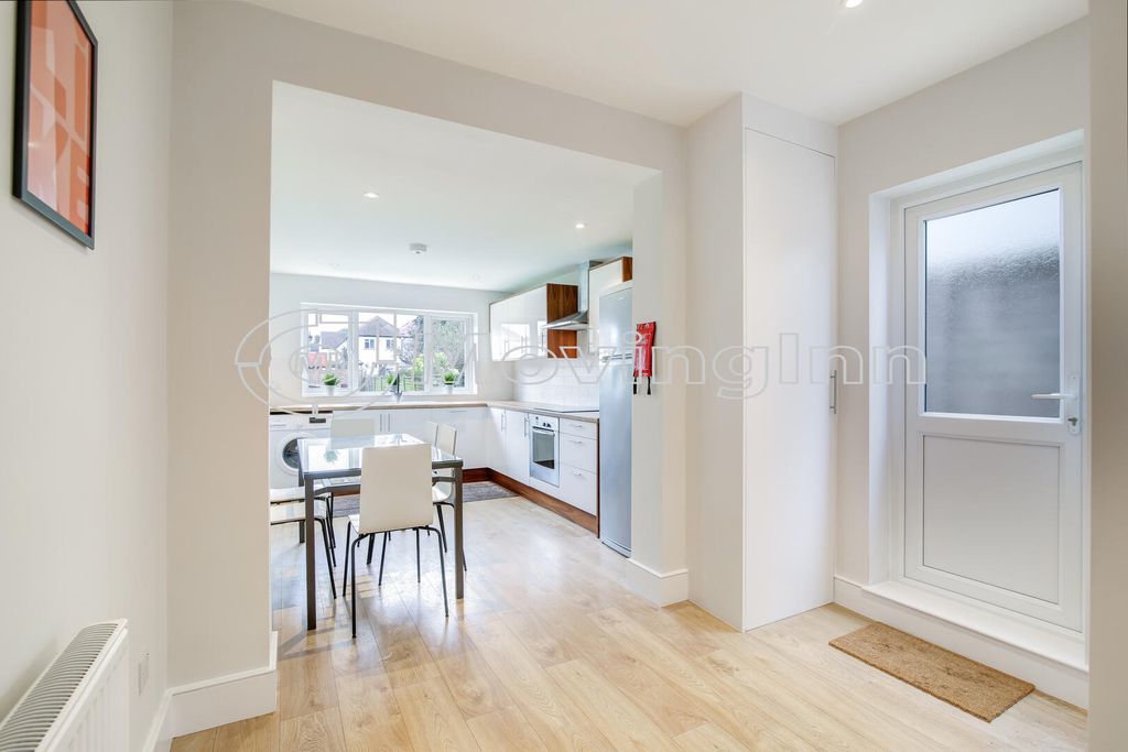 Property photo 2 of 10 Kitchen